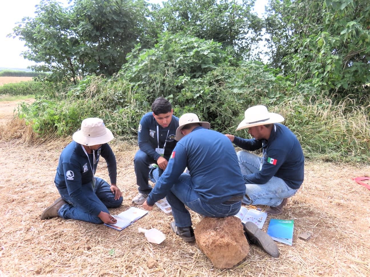 Field training near Nanjing and Jurong, 5th International Soil Judging Contest (15/21)